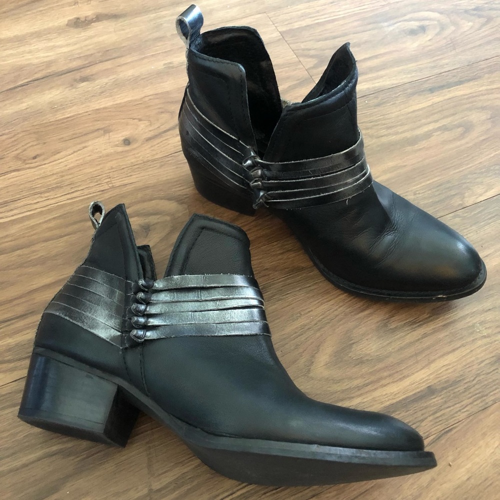 DIBA Skyler Booties - good condition with LOTS of wear left!